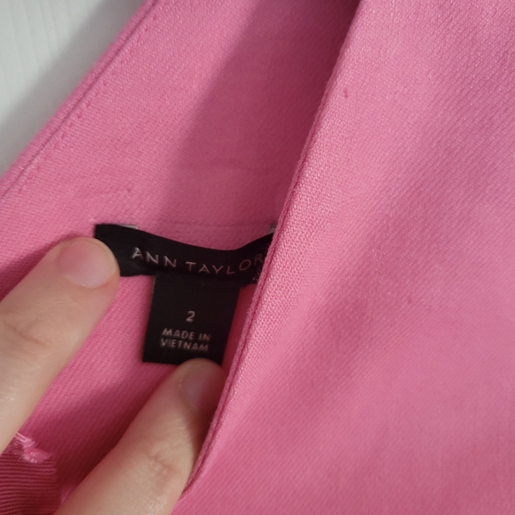 The Double V-Neck Sheath Dress in Linen Blend Pink - Picture 2 of 5